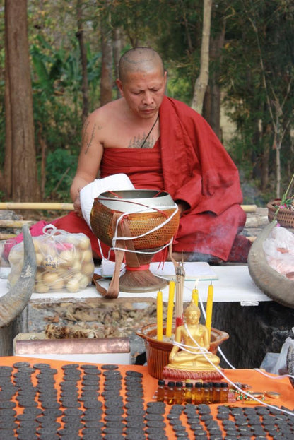 KUMAN THONG MONASTERO DEL CIMITERO DI LAMPANG