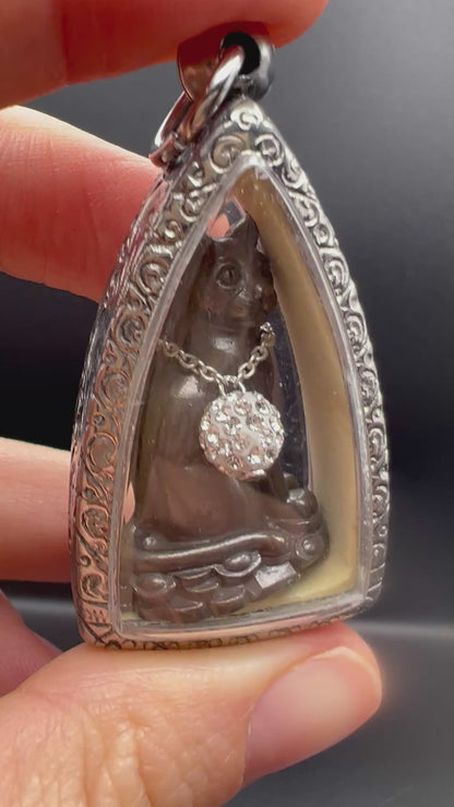 AMULETO BLACK MEOW LOOK KROK